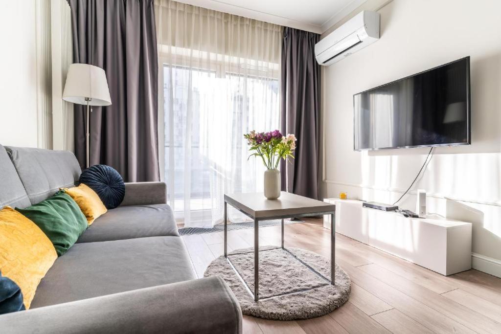 ורשה Mennica Residence Apartments מראה חיצוני תמונה