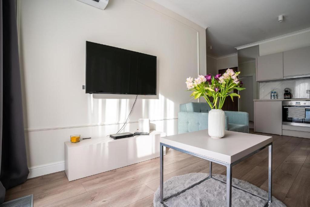 ורשה Mennica Residence Apartments מראה חיצוני תמונה